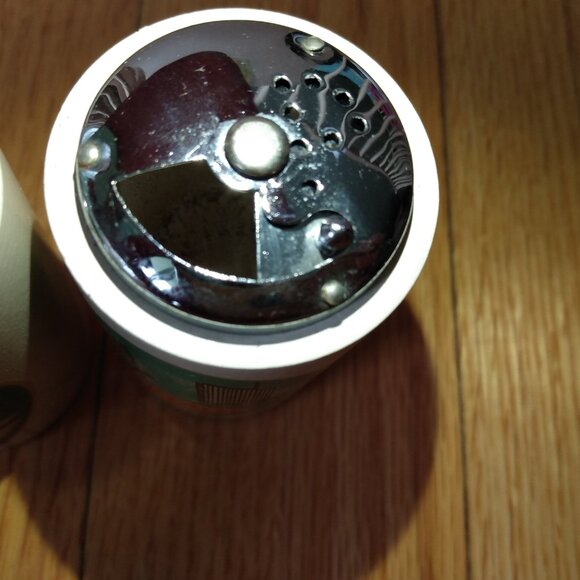 Vintage Salt and Pepper Shakers Chicago Illinois Souvenir Wood S&P Retro Kitchen - Picture 7 of 10